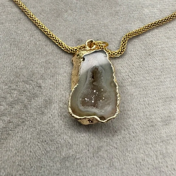 Mini druzy pendant 18k gold stainless steel mesh chain. Beautiful mini druzy - Picture 9 of 10